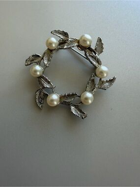 Vintage DFA Dubarry Fifth Avenue Leaf and Faux Pearl Wreath Brooch Silver Tone
